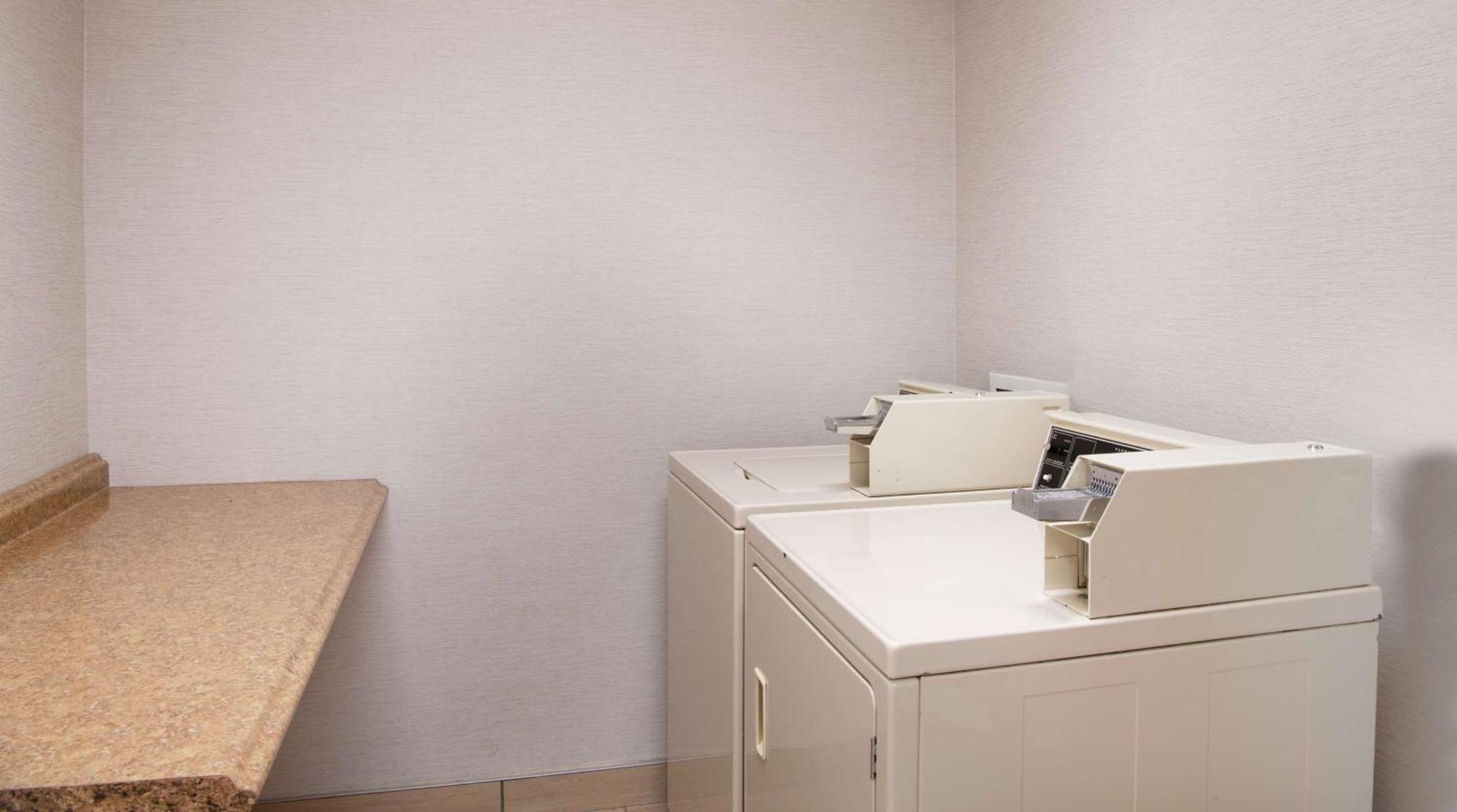 Hampton Inn Erie-South Extérieur photo