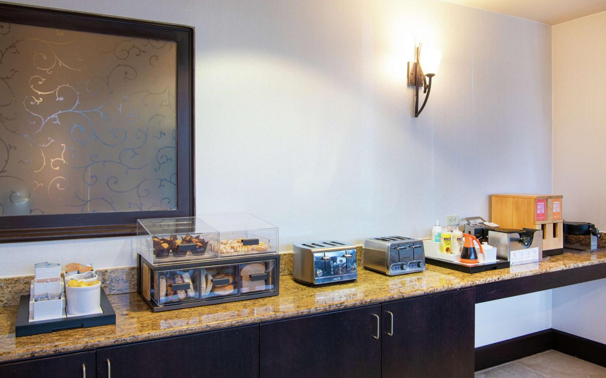 Hampton Inn Erie-South Extérieur photo